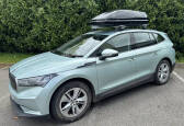 Thule Ocean 200, 450L roof box with tool free mounting to roof bars